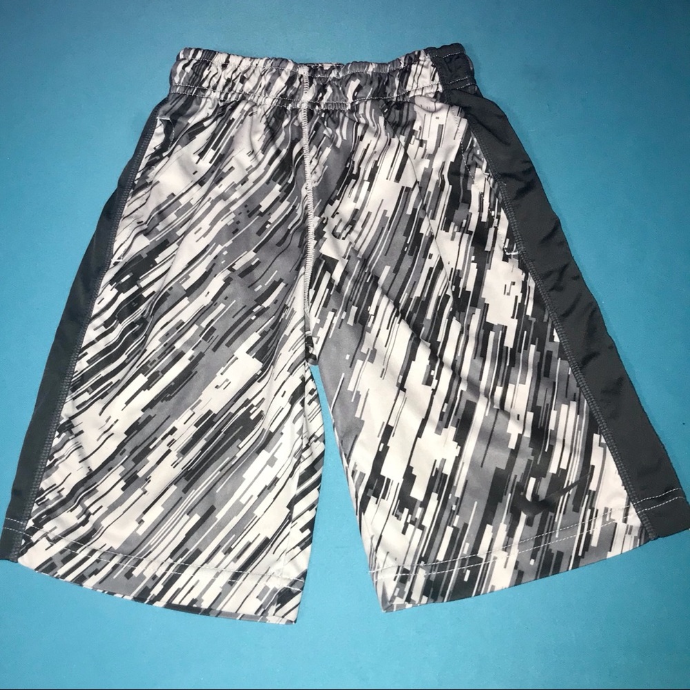 Nike Athelic Kids Shorts camo small